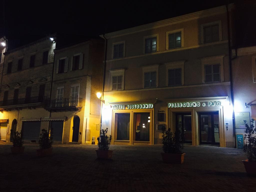 Hotel Pellegrino E Pace Loreto Exterior photo