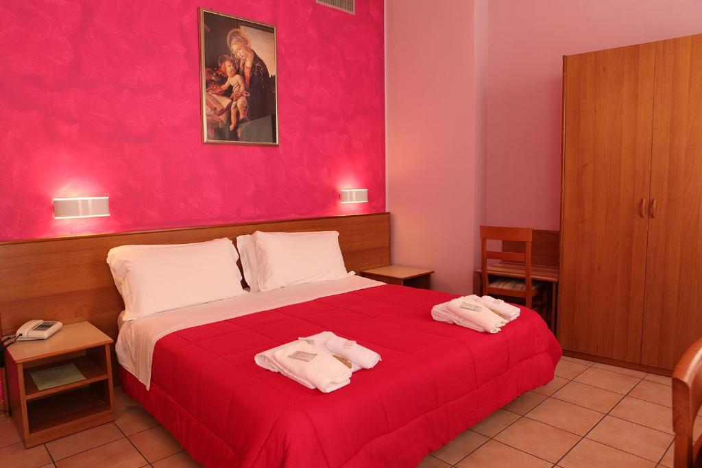 Hotel Pellegrino E Pace Loreto Room photo