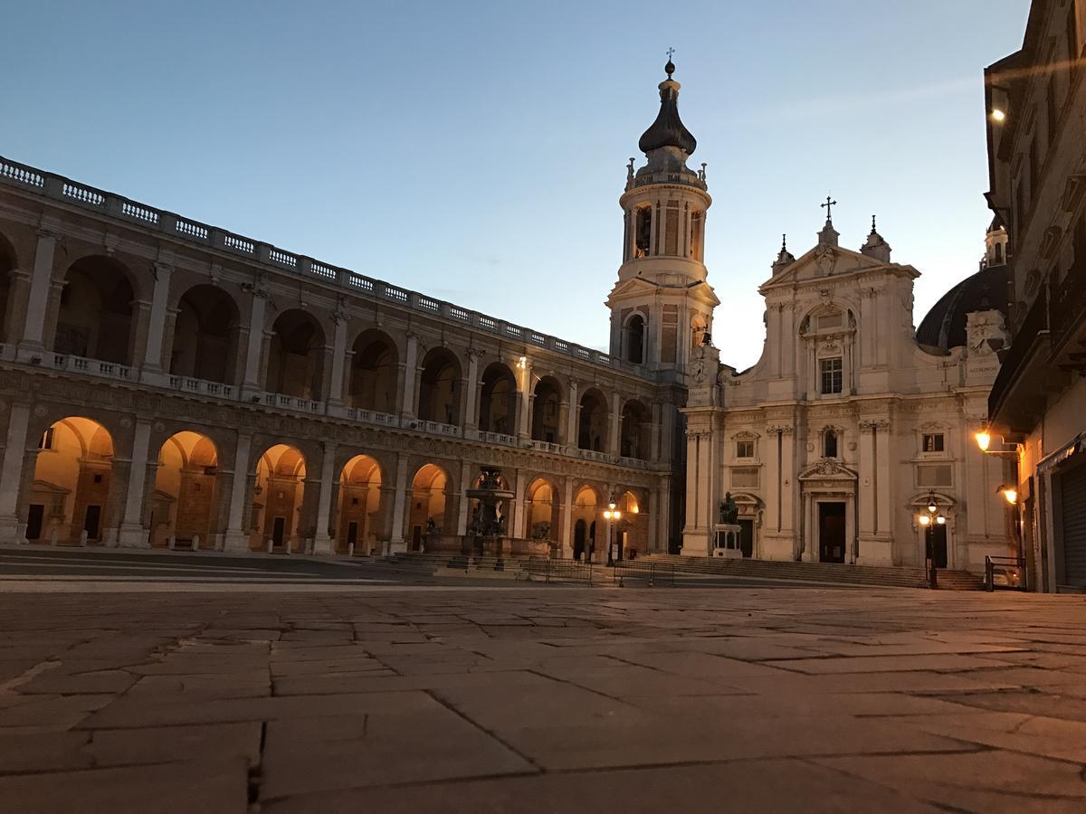 Hotel Pellegrino E Pace Loreto Exterior photo