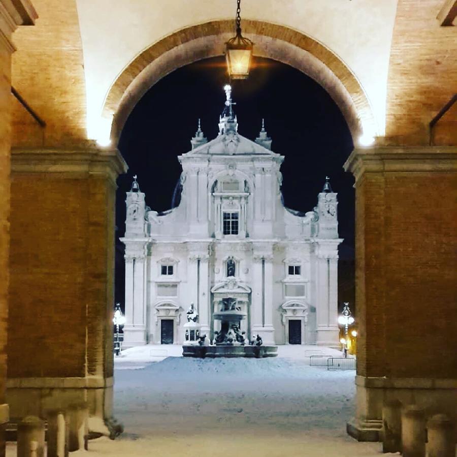 Hotel Pellegrino E Pace Loreto Exterior photo