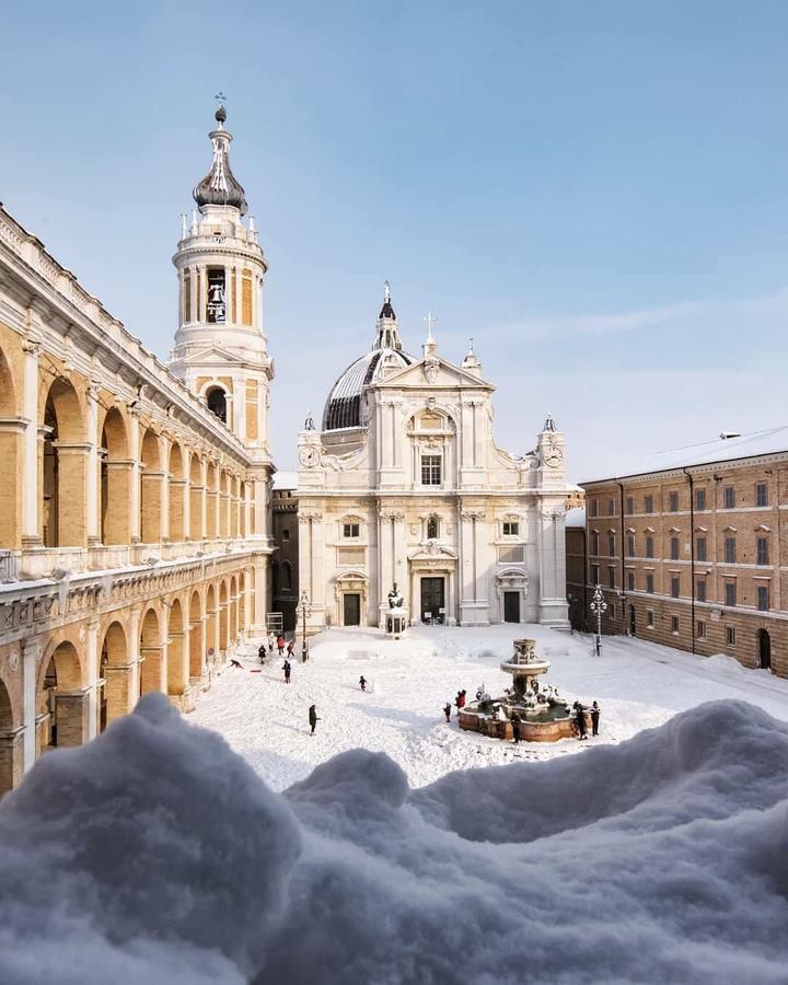 Hotel Pellegrino E Pace Loreto Exterior photo