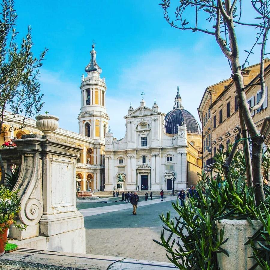 Hotel Pellegrino E Pace Loreto Exterior photo